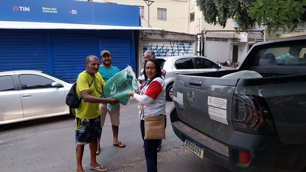 Aquece Cuiabá amplia distribuição de cobertores à população em situação de rua 