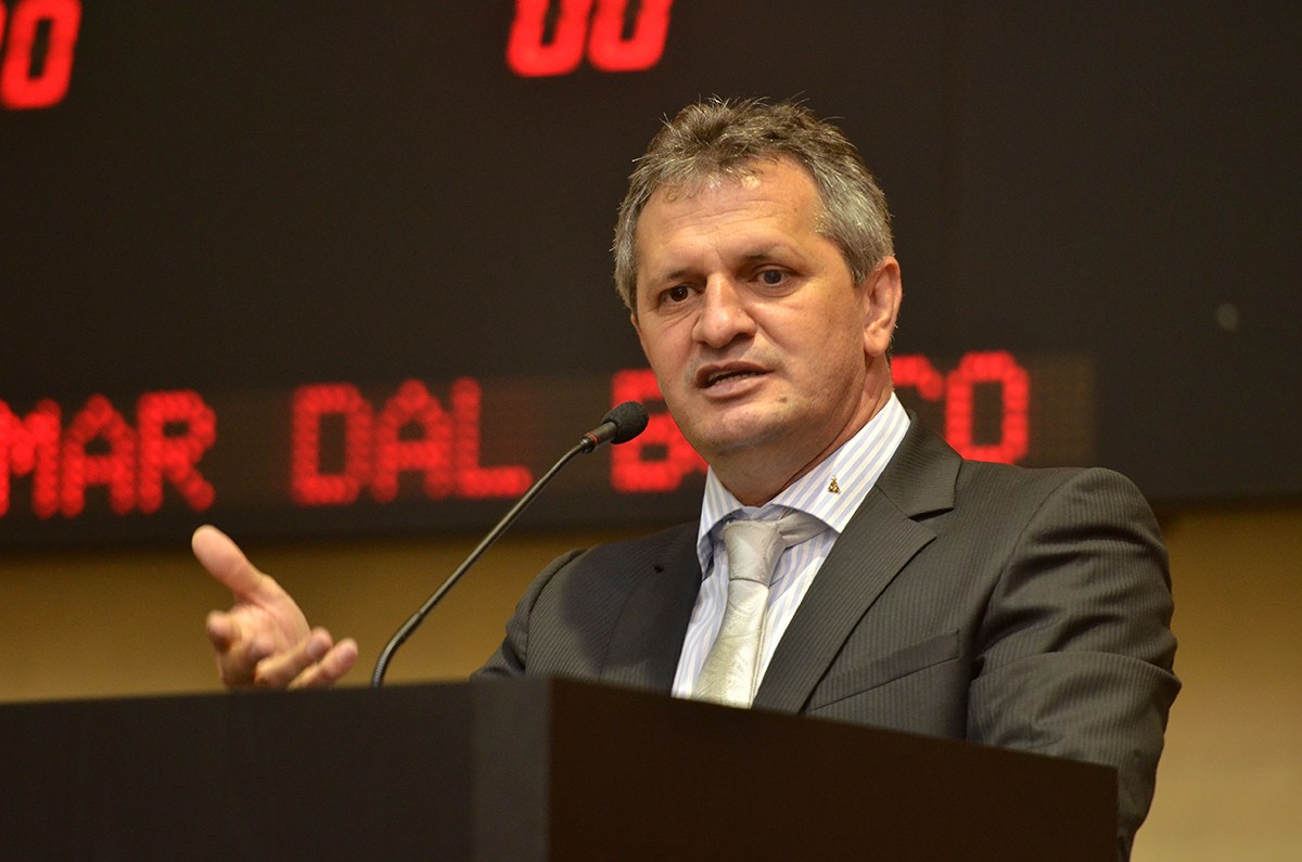 Dilmar Dal'Bosco deve entregar lideranÃ§a do Governo nesta semana