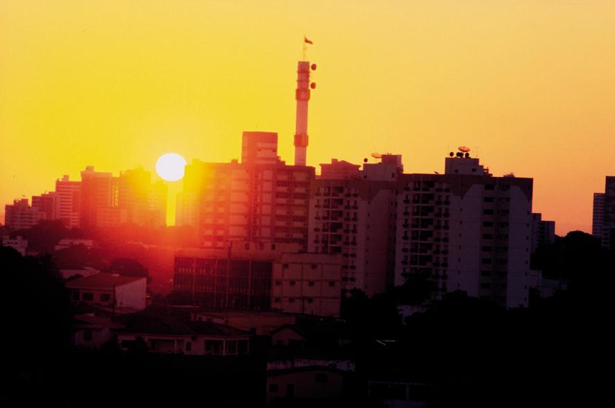 Inmet emite alerta vermelho para baixa umidade do ar em 5 estados e DF