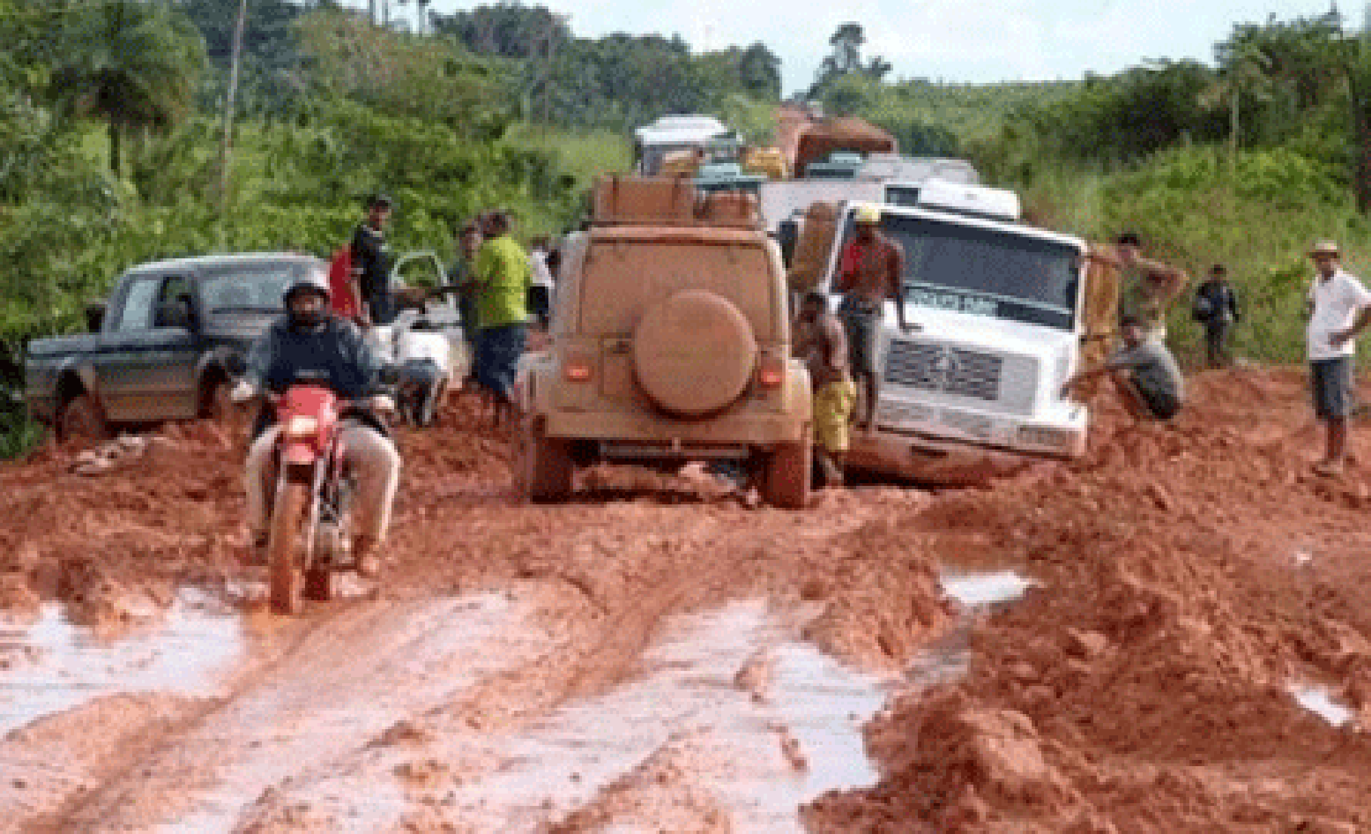 Motoristas gastam atÃ© 4 horas em trecho de 120 km da BR-158 
