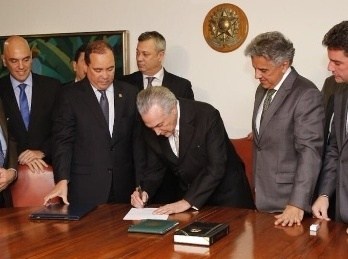 Temer assina MP que destina recursos aos municÃ­pios mas liberaÃ§Ã£o sÃ³ em 2018   