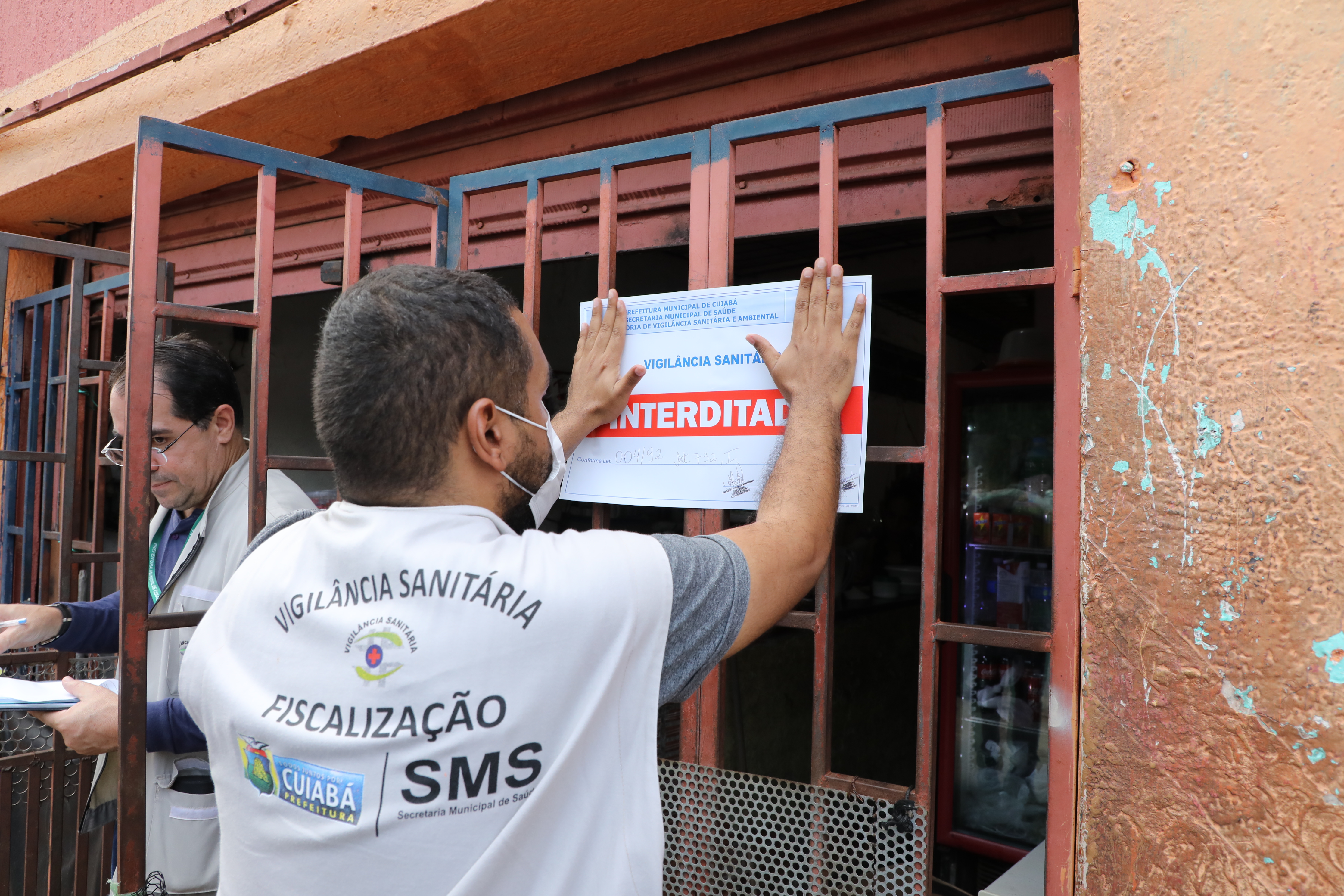 Capital: Operação Retomada fecha bar que vendia alimentos vencidos 