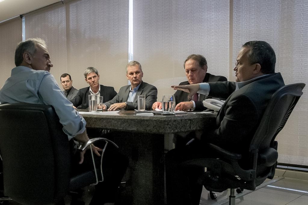 Em reuniÃ£o com Poderes, Taques pede uniÃ£o para superar crise 
