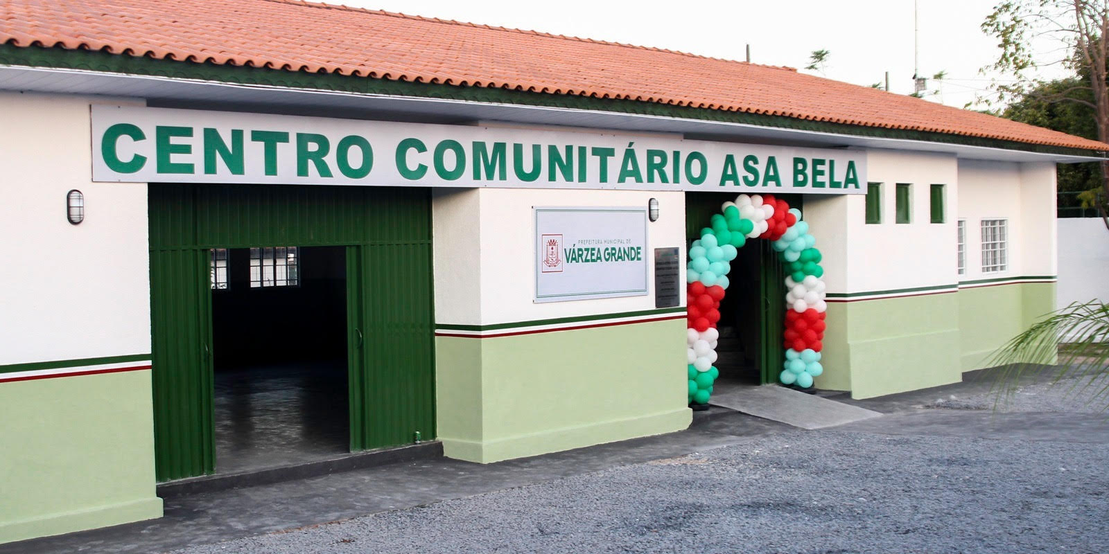 Kalil entrega reforma de centro comunitário e anuncia novo parque infantil 