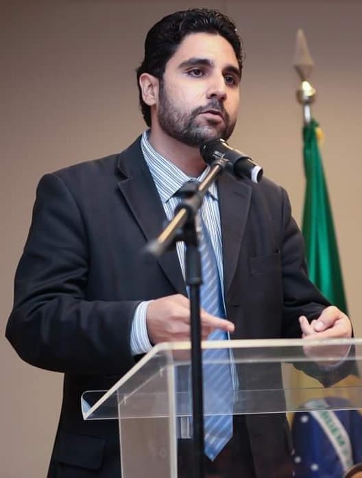 O deus do dinheiro e o Deus da vida