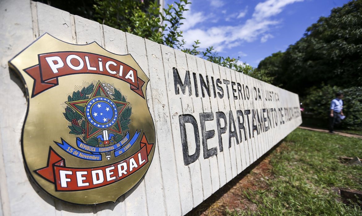 PF faz operação contra supostas fraudes envolvendo crédito consignado
