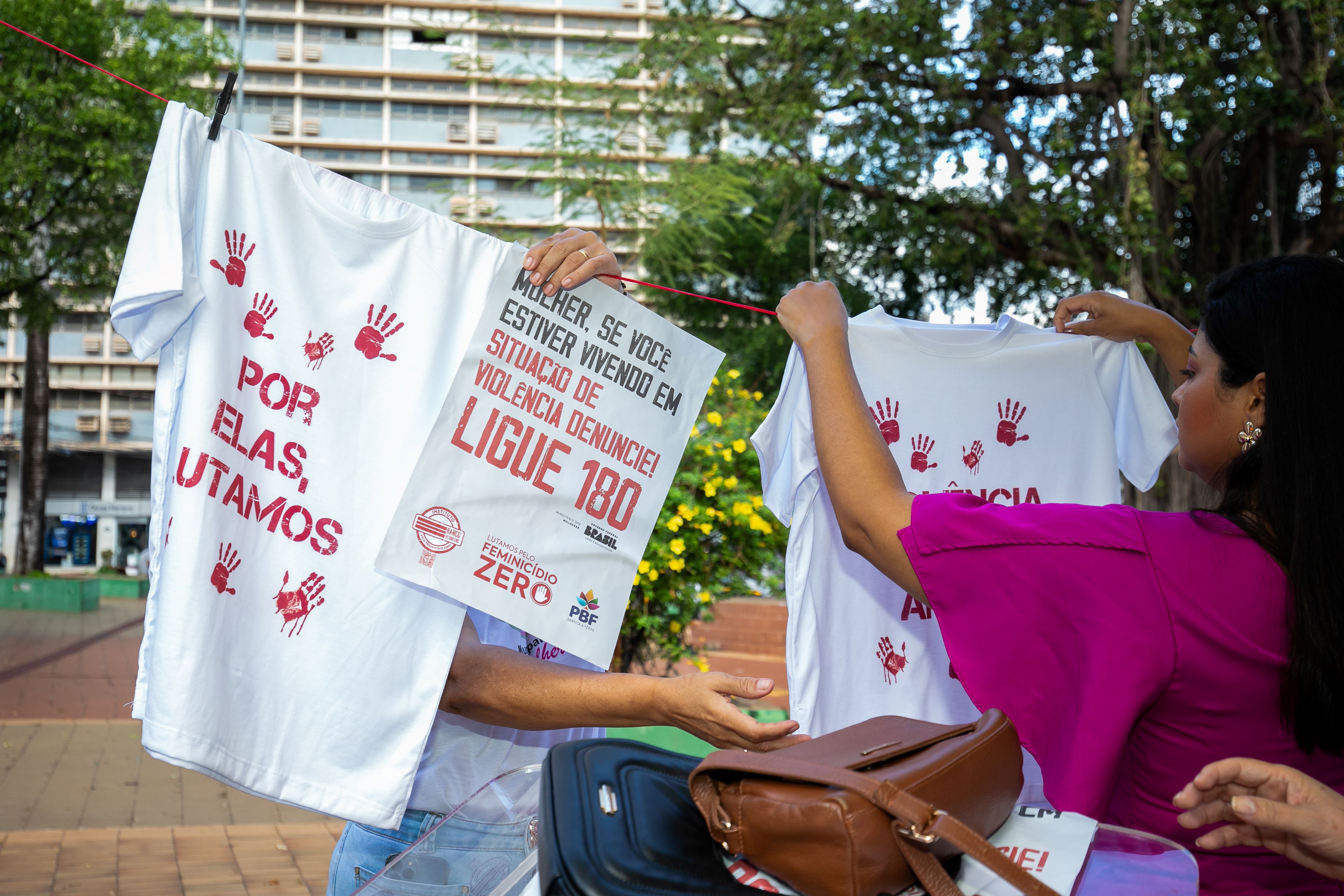 Cuiabá: ato simbólico marca luta pelo fim da violência contra mulheres 