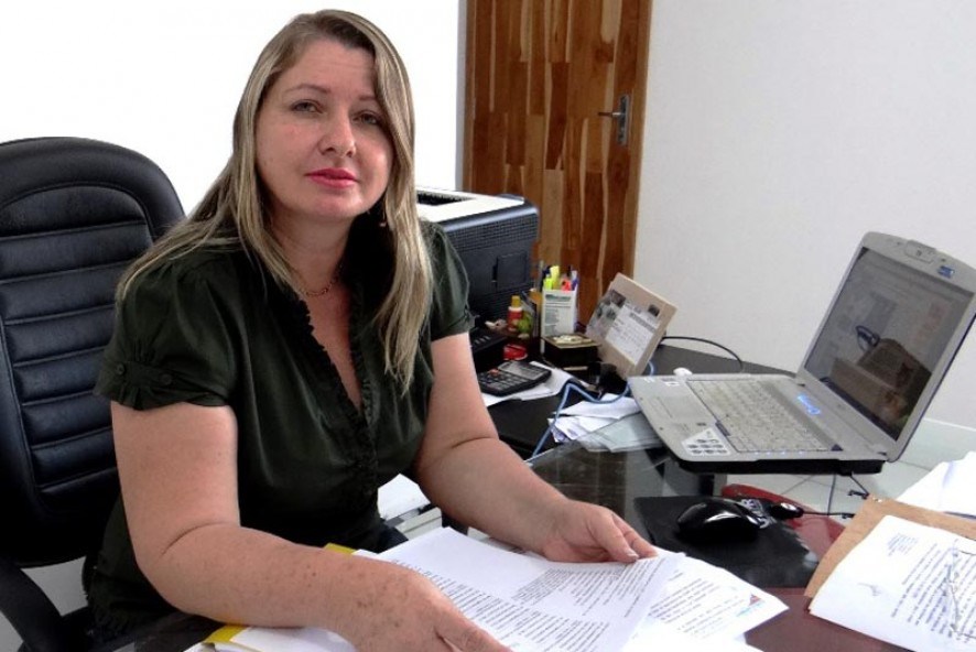 TJ bloqueia bens de ex-prefeita Maria Manea por autopromoÃ§Ã£o