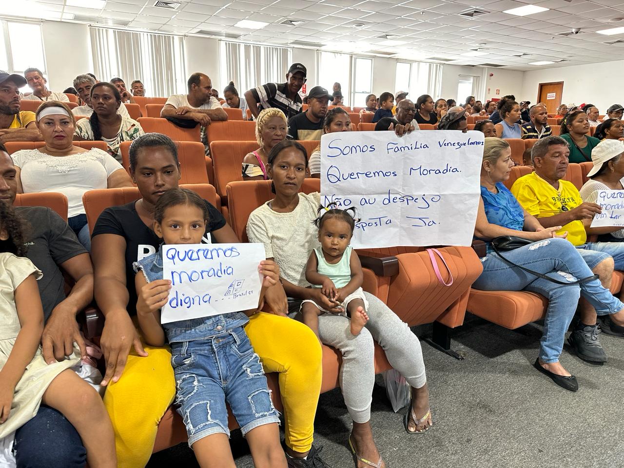 Famílias expulsas lotam plenário da AL; Wilson e Barranco recorrem ao Governo Federal