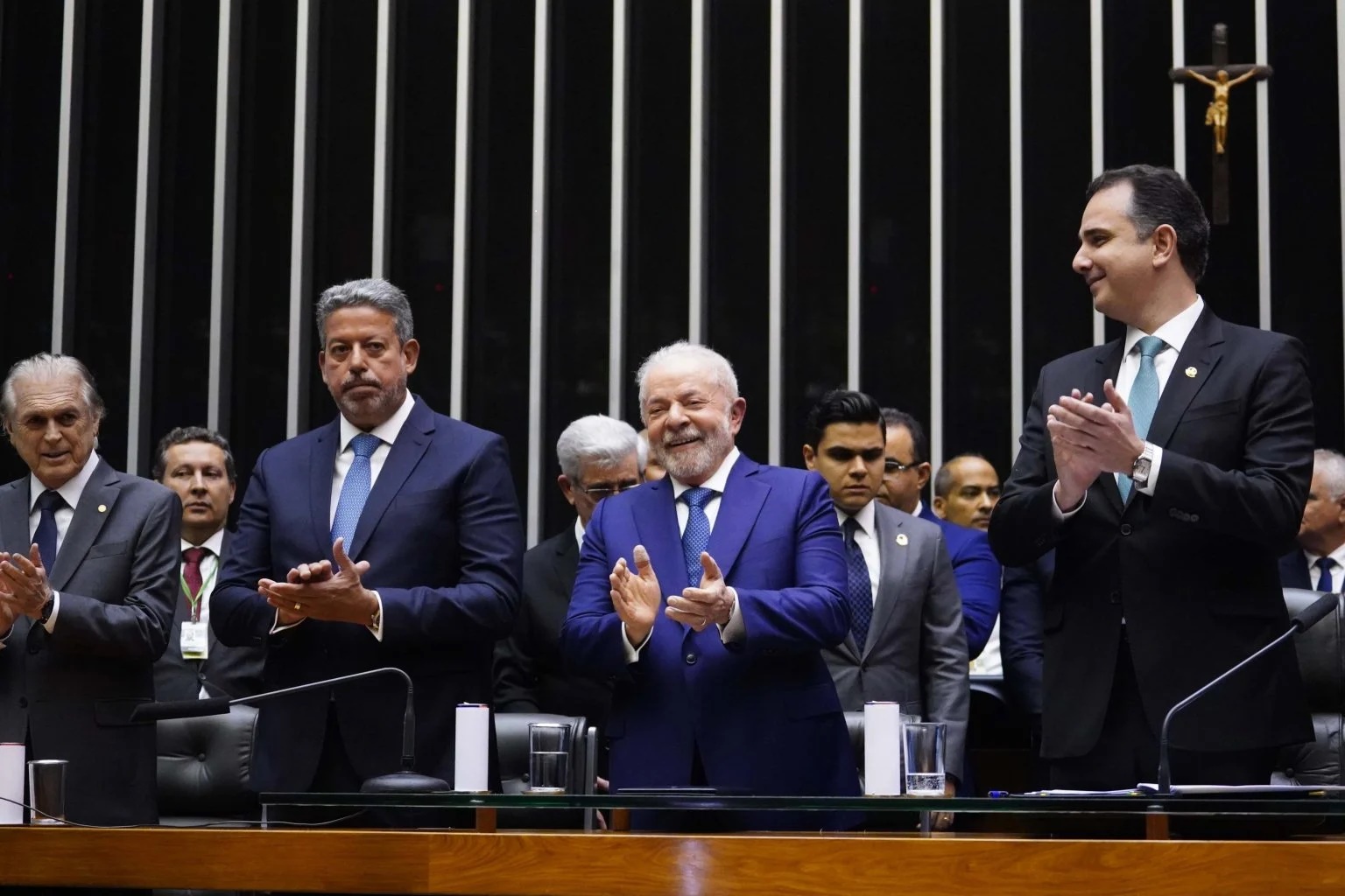 Fim da reeleição, STF e Reforma Administrativa vão opor Lira e Pacheco em 2024
