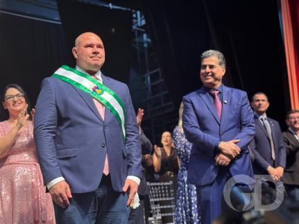 Evento de passagem de faixa sela rito e prefeito Abilio foca gestão