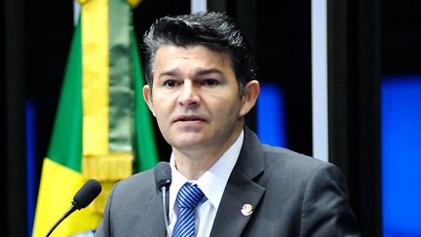 Presidente do Senado afirma que FEX pode ser votado hoje
