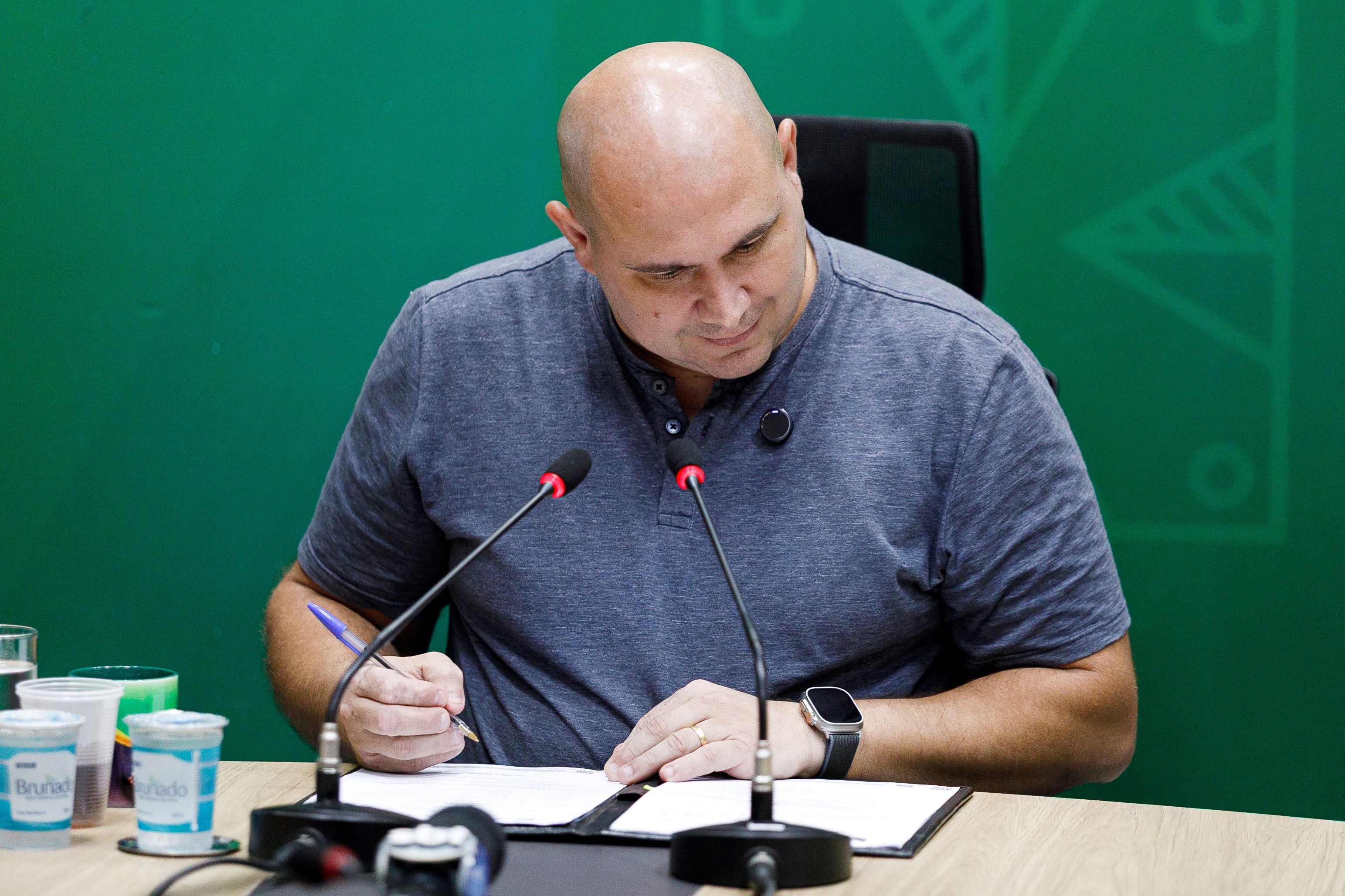 Prefeito Abilio sanciona Lei que revoga taxa do lixo em Cuiabá