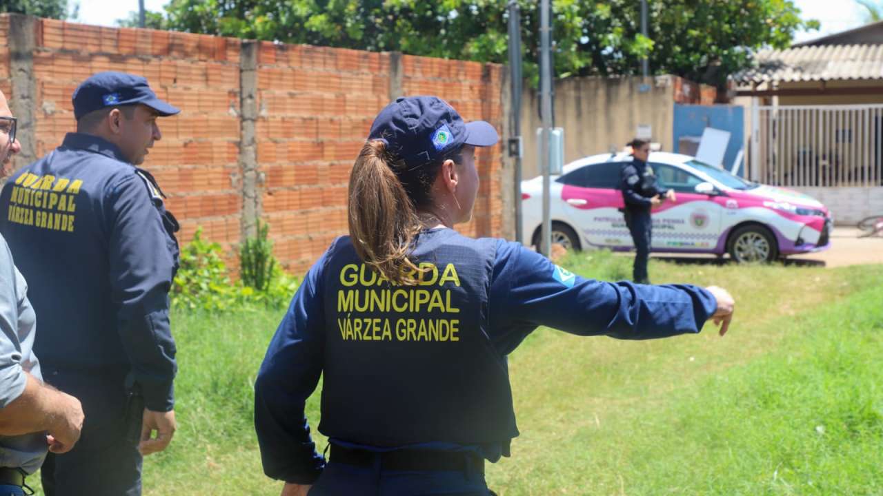 VG: Flávia sanciona lei que cria política de proteção às servidoras 