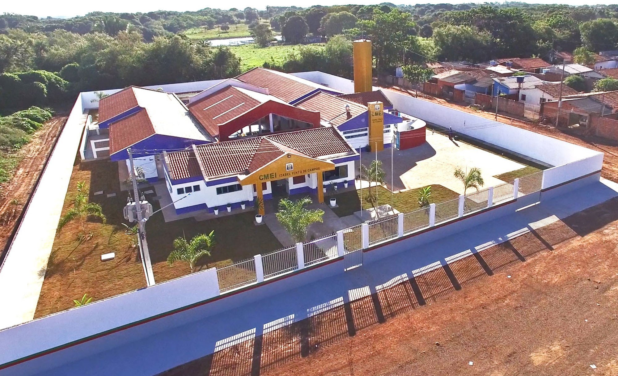 Prefeita assina ordem de serviÃ§o para construÃ§Ã£o de 13 novas creches