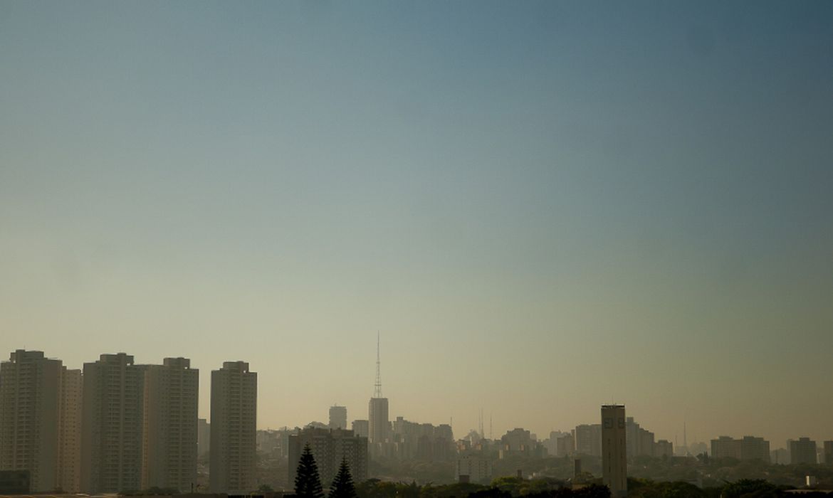 Inmet emite alerta de tempestade para sete estados hoje e amanhã
