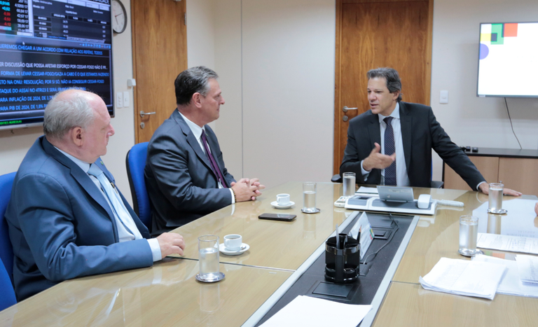 Selic a 15% é inadmissível, diz Carlos Fávaro
