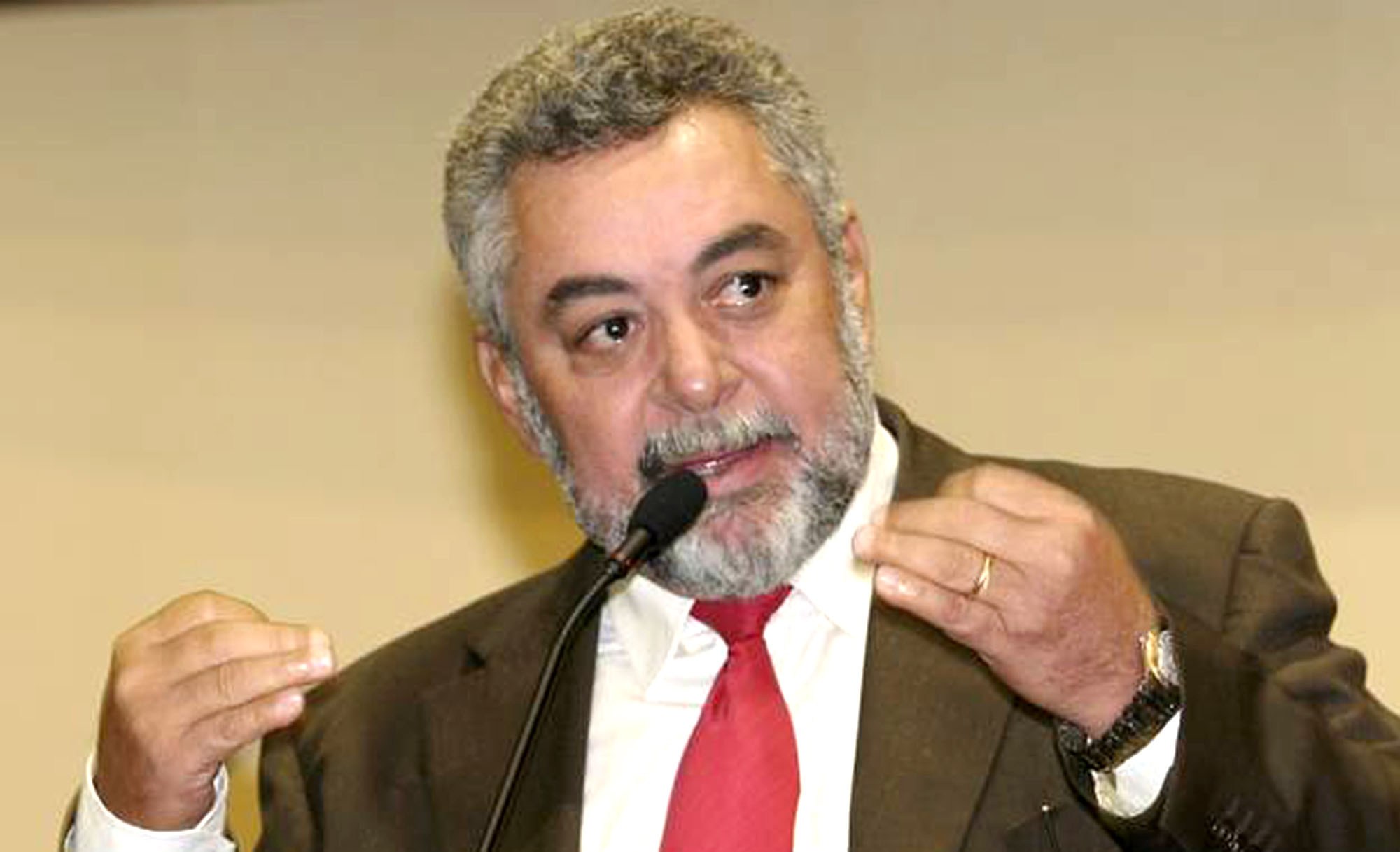 PPS corteja Marrafon, mas Muniz alerta que 'apoio a Taques depende de debates'