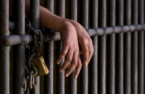 PC prende acusado de violência contra bisavó de 93 anos