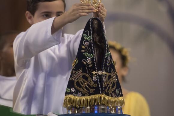 FiÃ©is celebram 300 anos do encontro da imagem de Nossa Senhora Aparecida