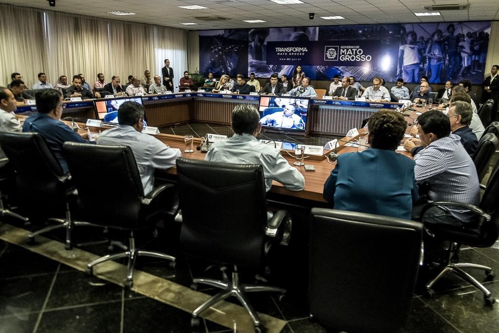 Prefeitos de 15 municÃ­pios da regiÃ£o Oeste cobram aÃ§Ãµes de infraestrutura