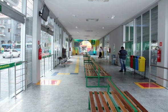 'A estaÃ§Ã£o climatizada marca a revoluÃ§Ã£o no sistema', diz prefeito em ato de inauguraÃ§Ã£o