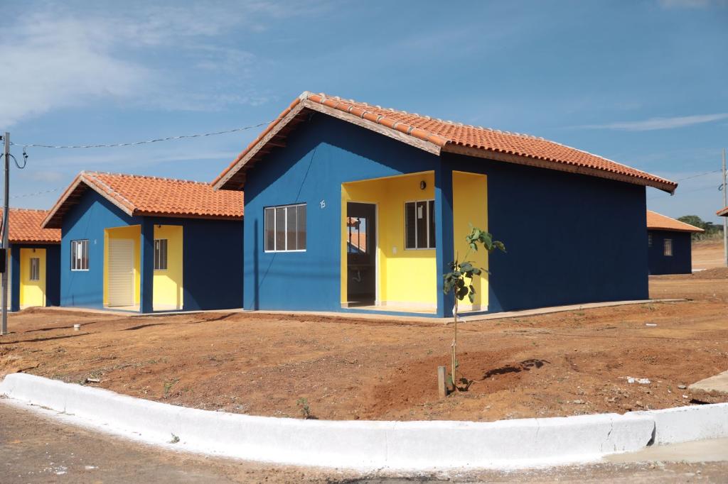 Governo de MT entrega casas para 50 famílias de Novo São Joaquim