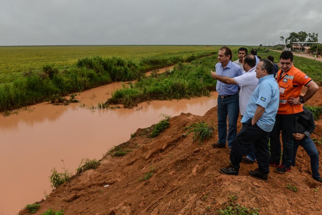 Equipe da Secretaria de Cidades elabora projeto para escoar Ã¡gua