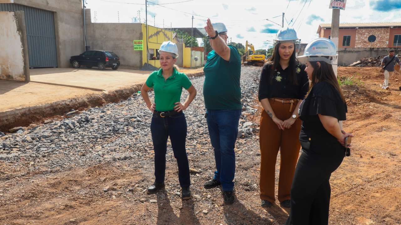 Flávia vistoria obras de acesso à ponte e destaca mobilidade urbana