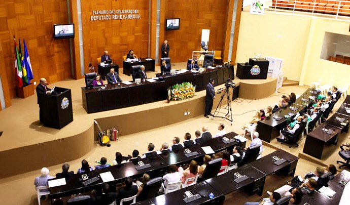 Deputados aprovam projeto de transferência direta de recursos para municípios