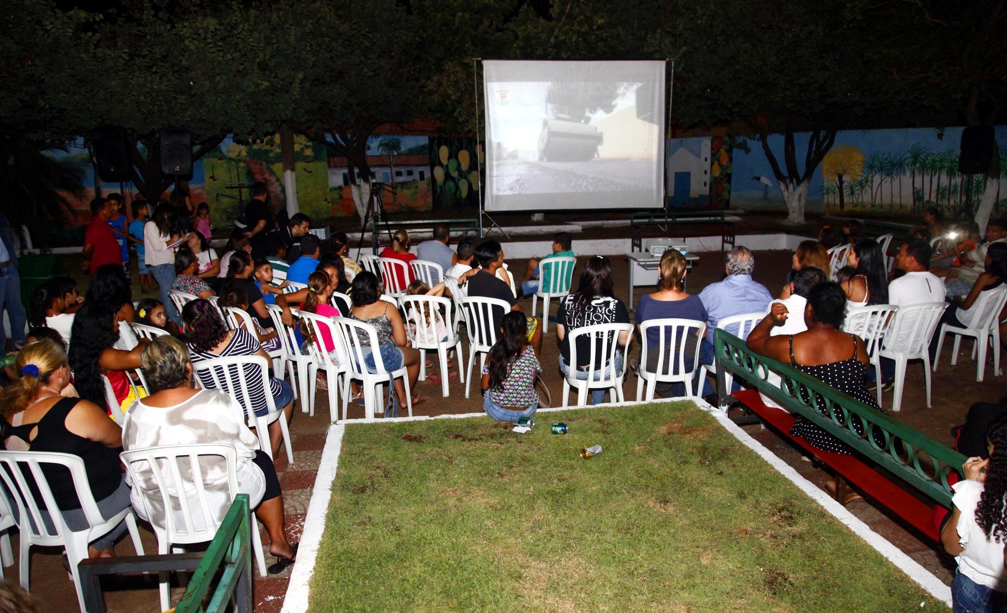 Prefeitura inaugura projeto Cinema na PraÃ§a 