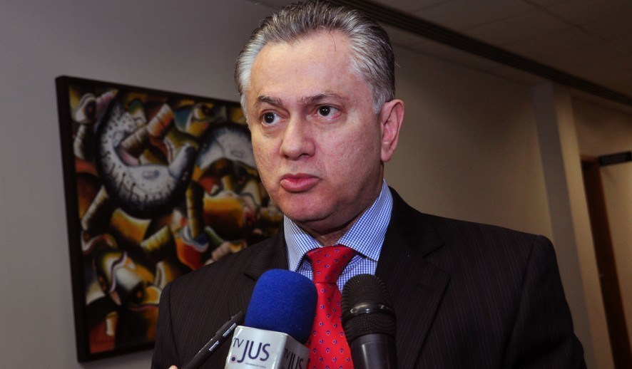 Perri divide processo de grampos e explica decisÃ£o de afastar delegado