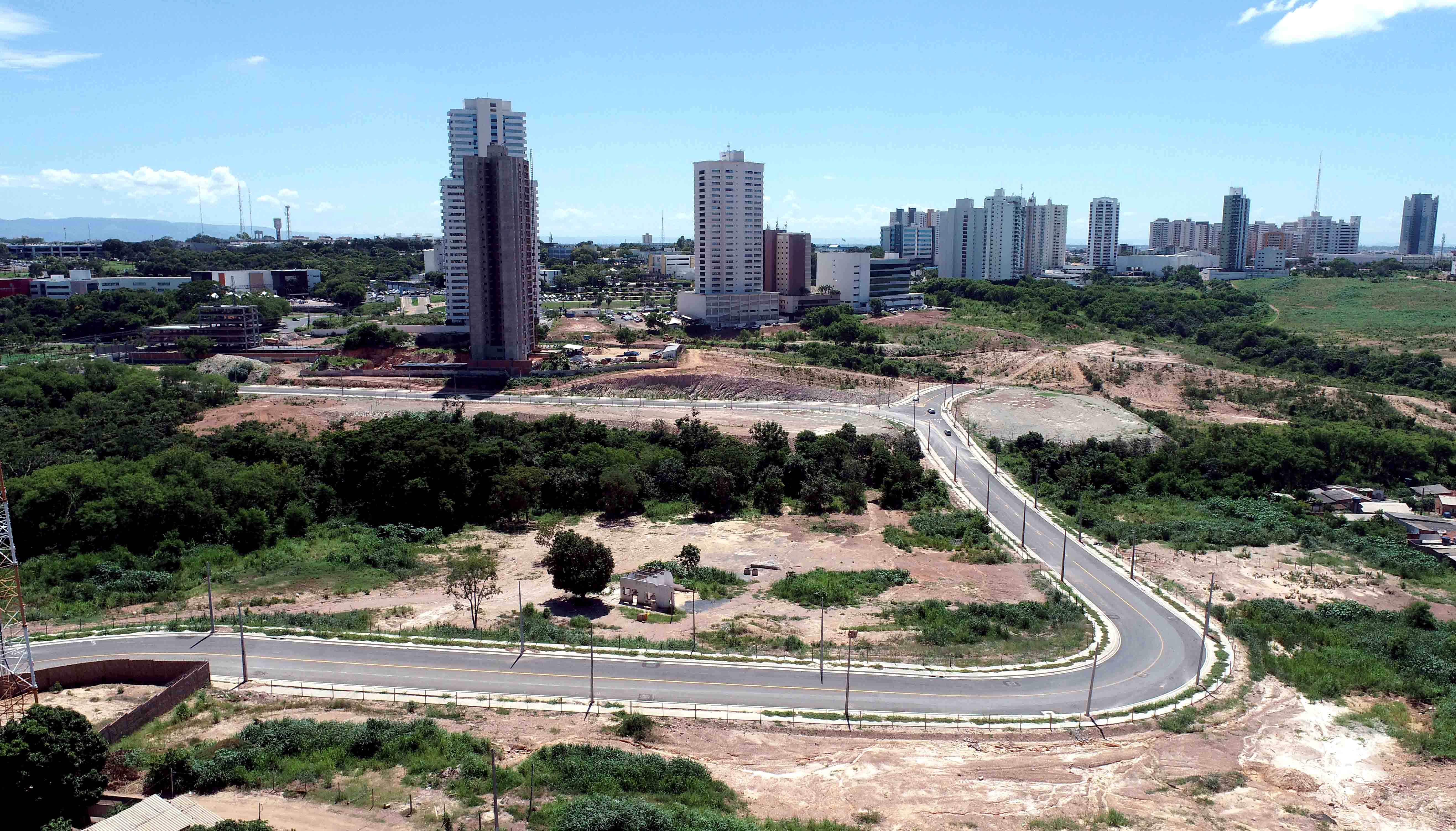 Emanuel anuncia entrega das obras da Avenida Monte Líbano: em até 60 dias 