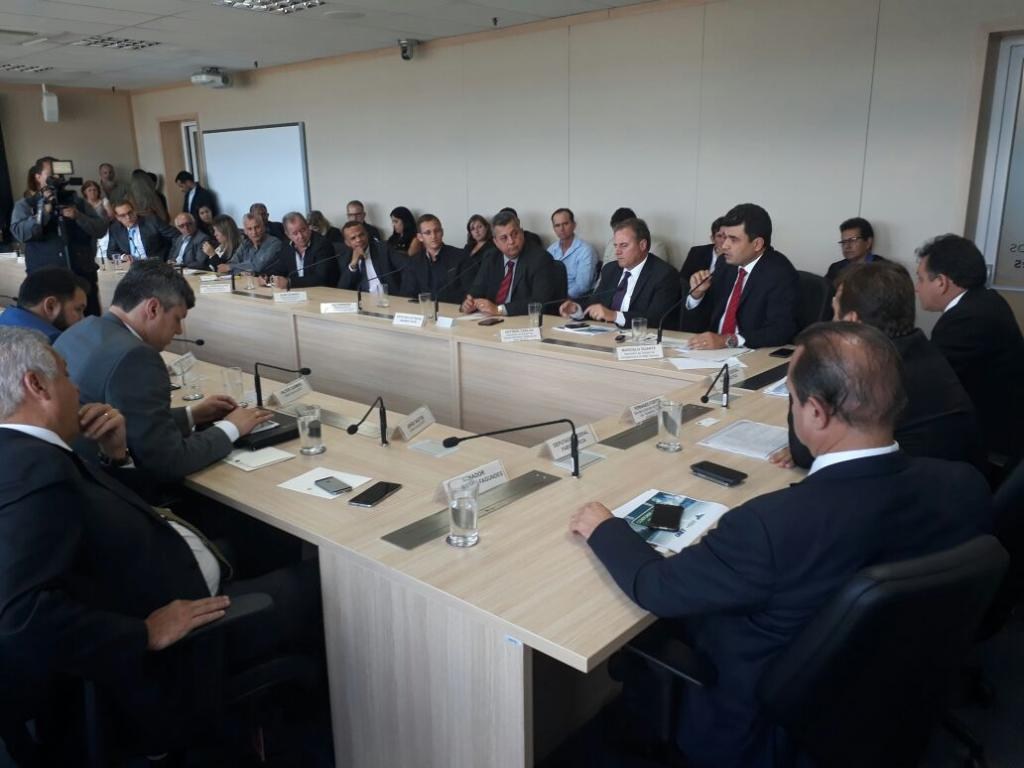Governo, prefeitos e deputados conseguem pavimentaÃ§Ã£o da BR-158