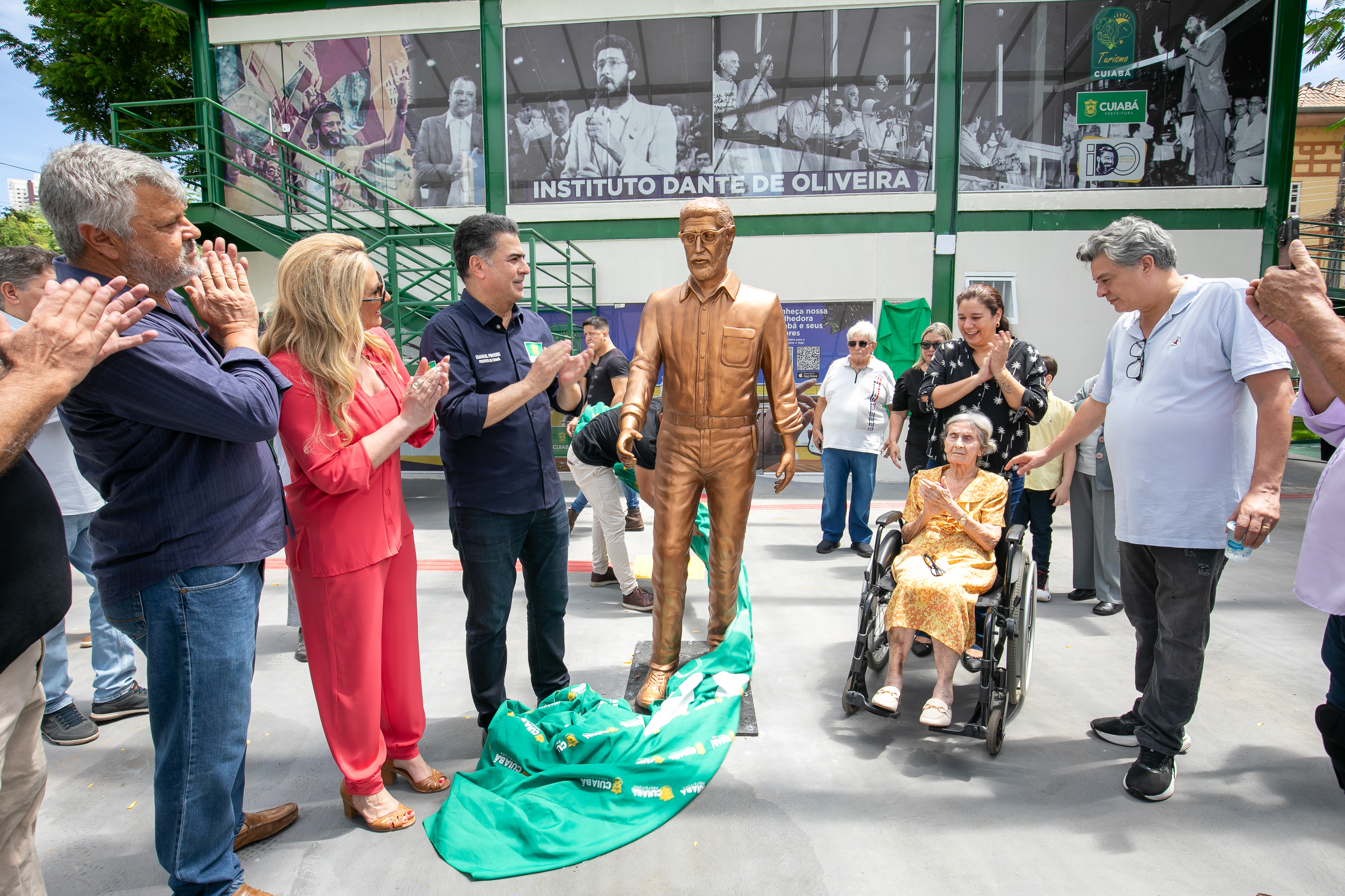 Prefeito entrega obra da Praça Rachid Jaudy e destaca homenagem a Dante