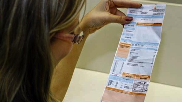 Concessionária é condenada por cobrar conta de luz paga e protestar consumidor