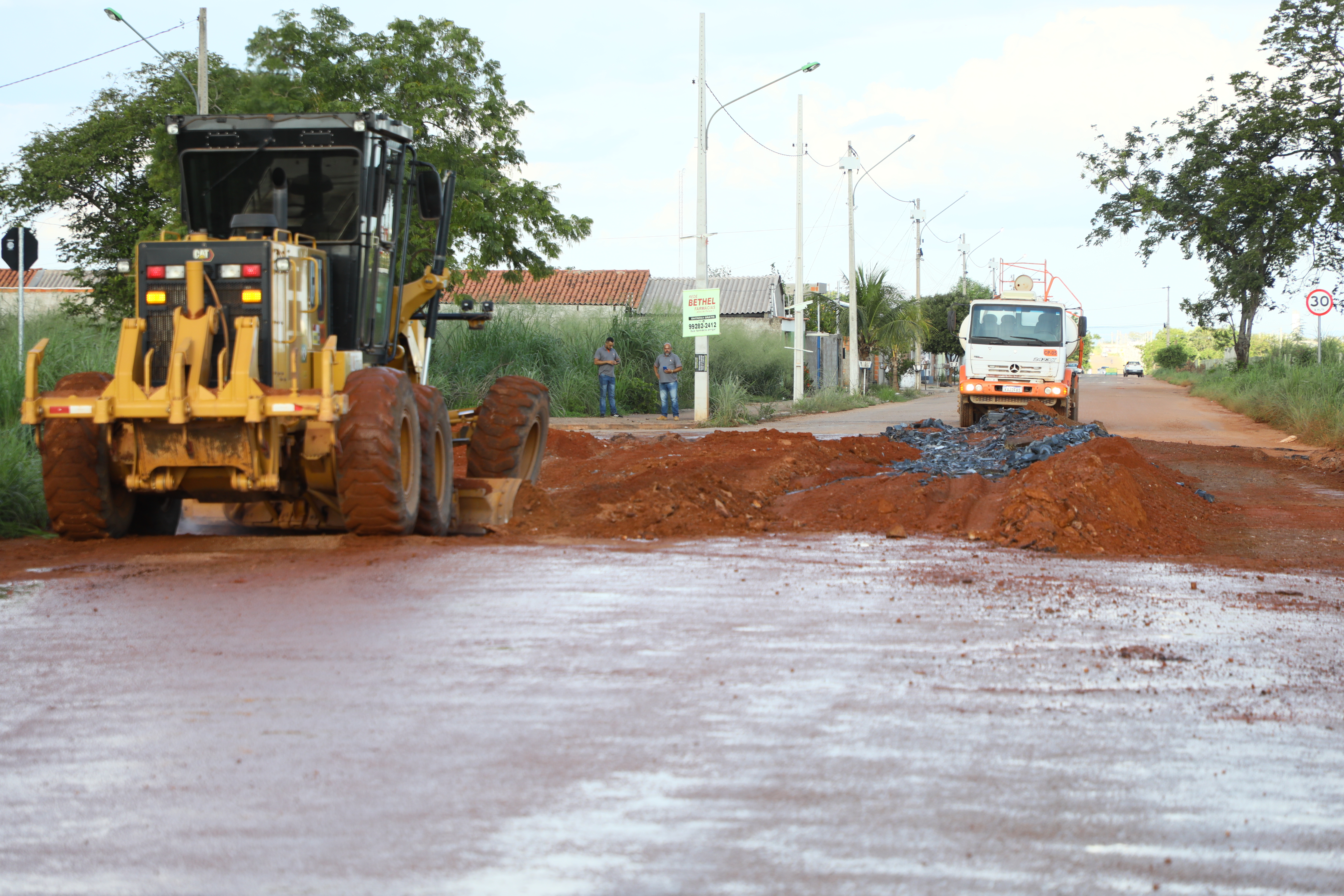 CUIABÁ: TAPA-BURACOS