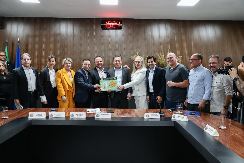 Governo anuncia carteira de motorista gratuita para 10 mil pessoas