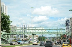 Prefeitura inicia revitalizaÃ§Ã£o da passarela da Fernando CorrÃªa 