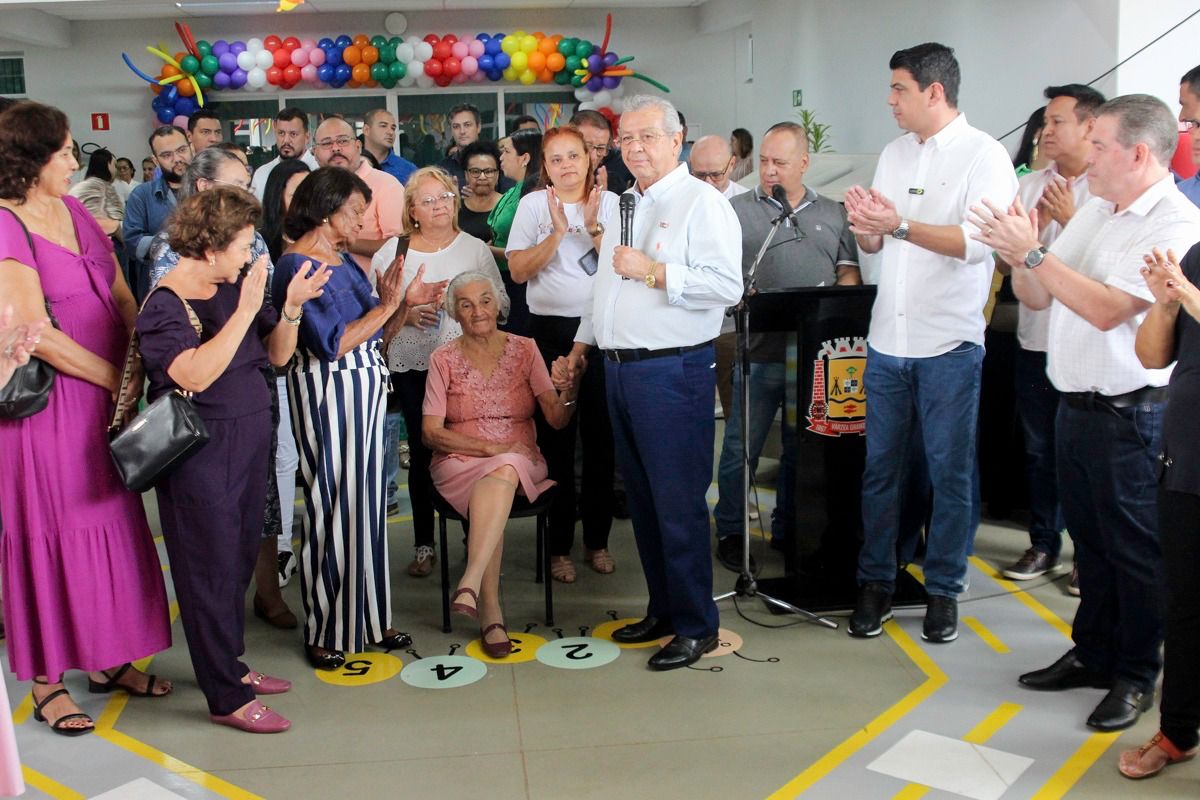 Prefeito Kalil inaugura nova unidade de Educação e promete mais 8   