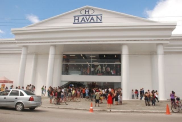 PolÃ­cia prende trÃªs homens acusados de assalto a mÃ£o armada na Havan