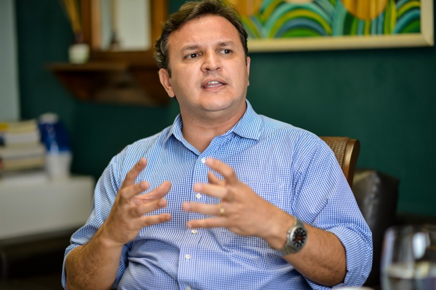 'O Brasil sÃ³ vai ser decente quando tiver EducaÃ§Ã£o', defende FabrÃ­cio Carvalho