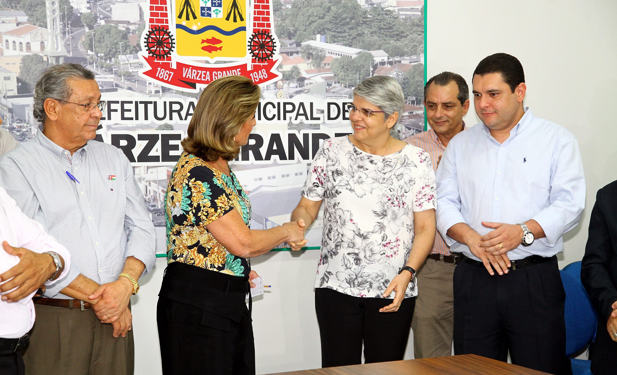 Prefeitura lanÃ§a concurso para 2,6 mil vagas em parceria com UFMT
