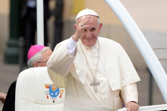Papa Francisco rejeita "extremismo" em missa com minoria catÃ³lica