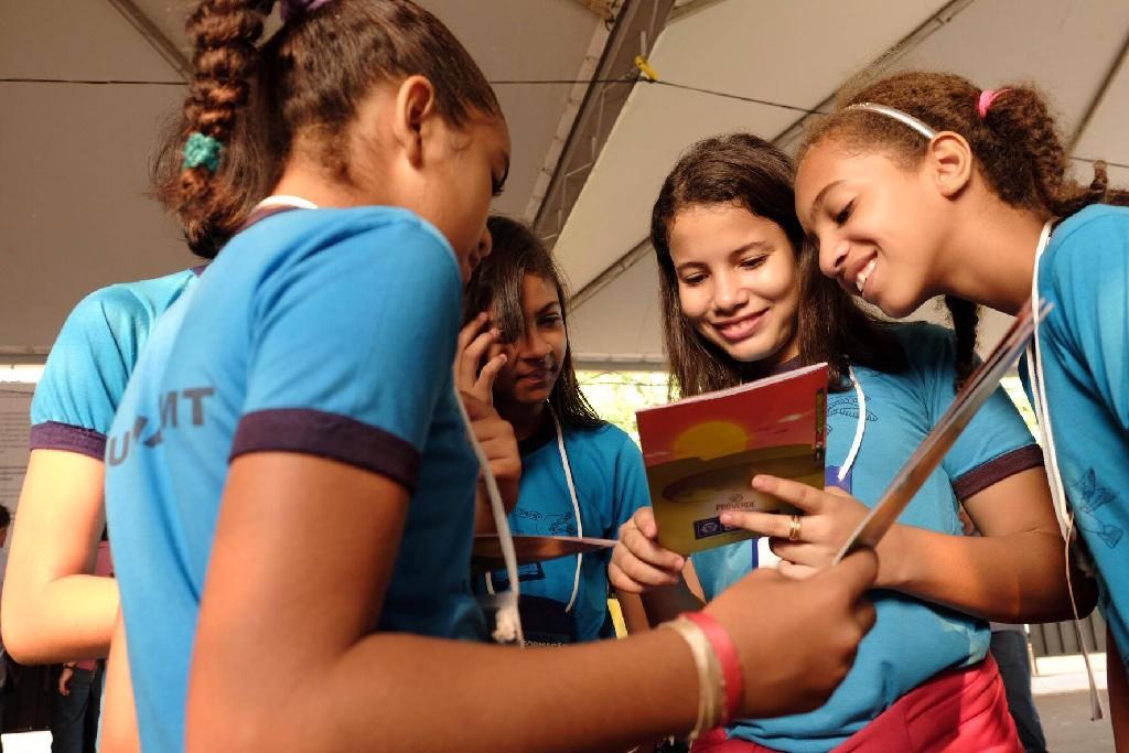 Estado lanÃ§a gibi 'Amiguinhos em AÃ§Ã£o' para promover educaÃ§Ã£o social 