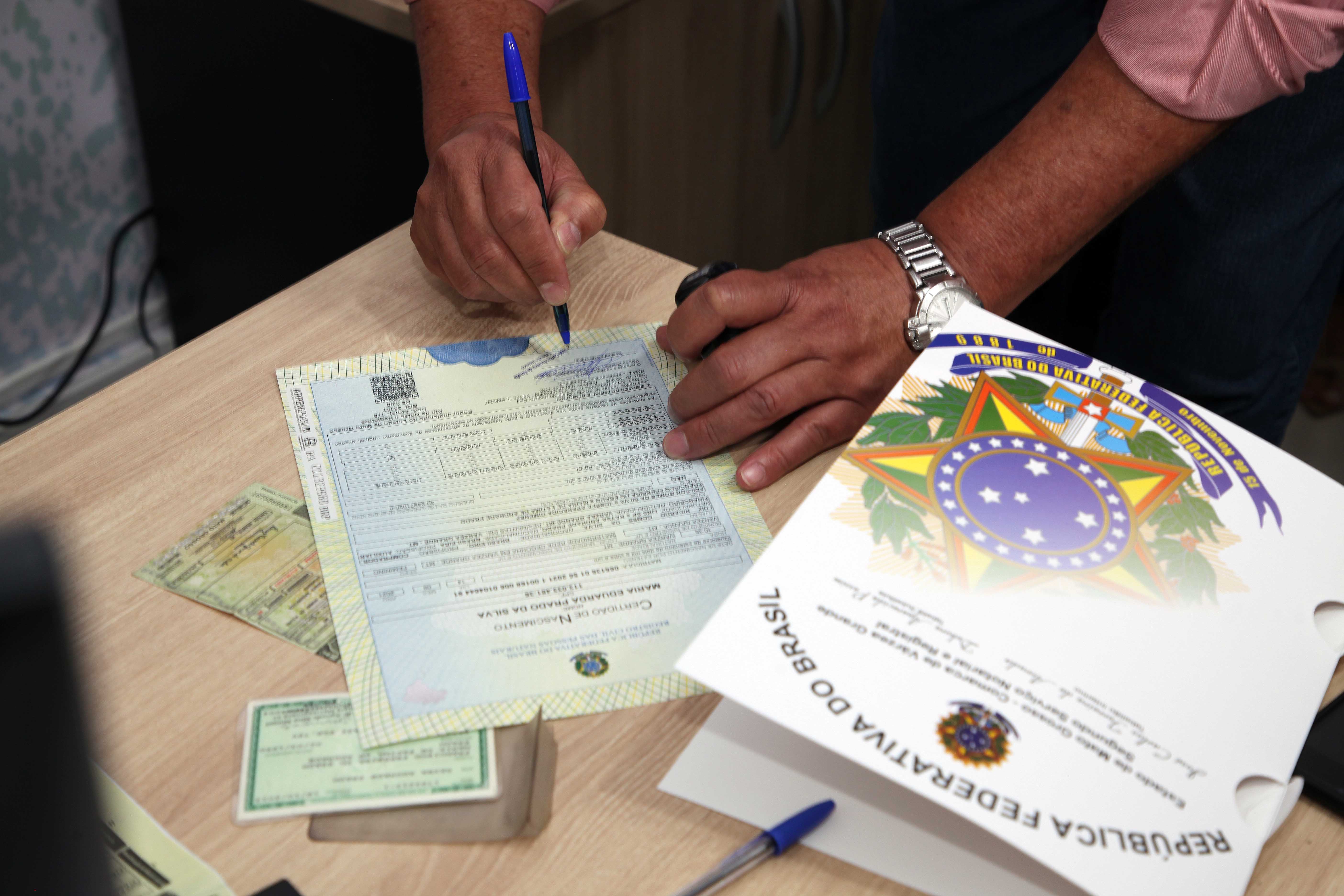RS: veja onde pedir 2ª via de certidões perdidas nas enchentes