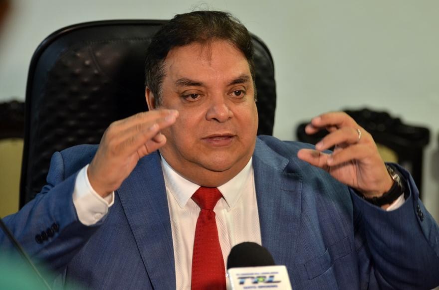 Em sessÃ£o extraordinÃ¡ria, deputados revogam prisÃ£o de Fabris