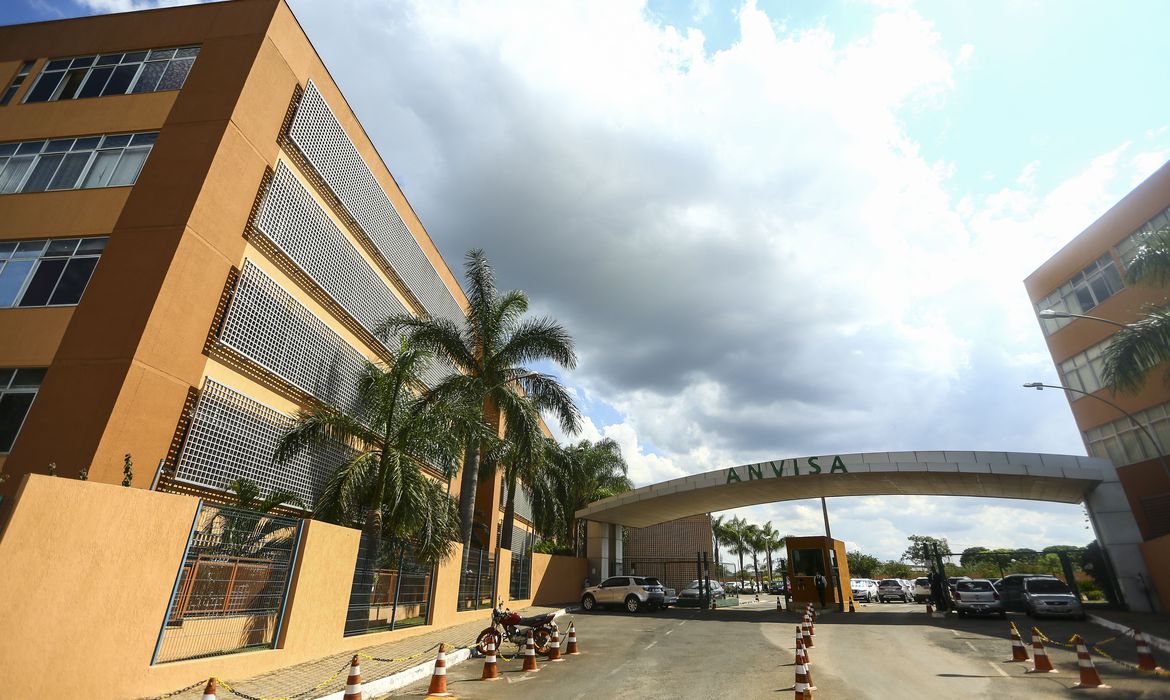 Anvisa alerta para riscos de canetas emagrecedoras manipuladas