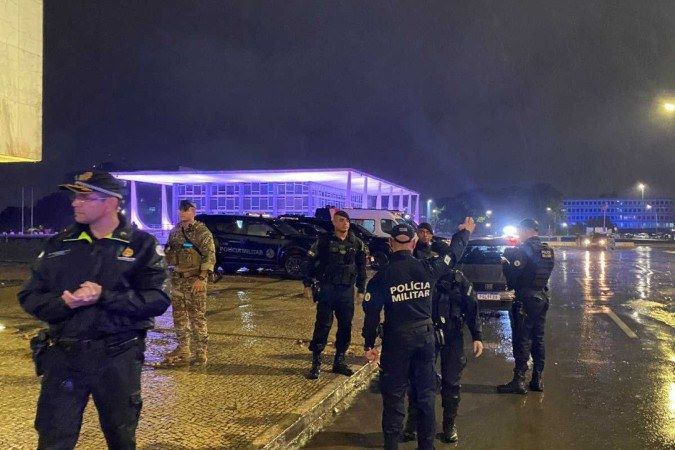 Após homem se explodir perto do STF, Esplanada é isolada por risco de mais bombas