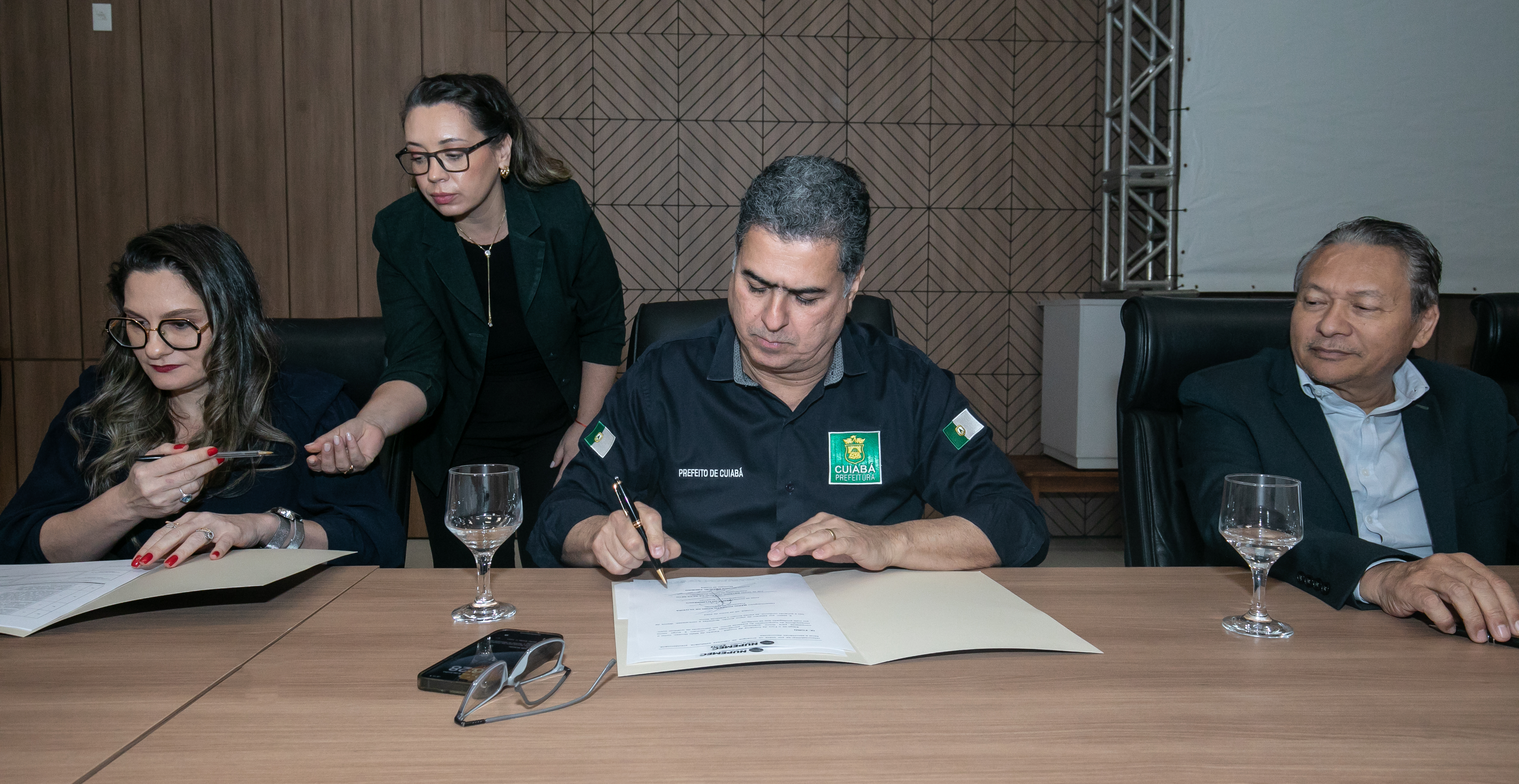 Investimento: Emanuel destaca ações em mobilidade urbana e obras de pavimentação 
